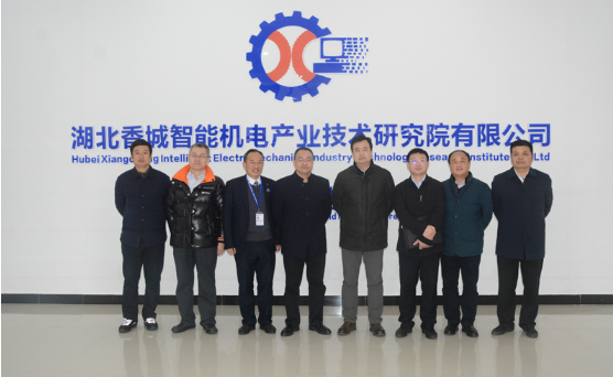 我校聯合湖北香城智能機電產業技術研究院有限公司和湖北國朗技術裝備有限公司促進咸安高新區企業和高校的產學研合作以及科技成果轉化(圖1)