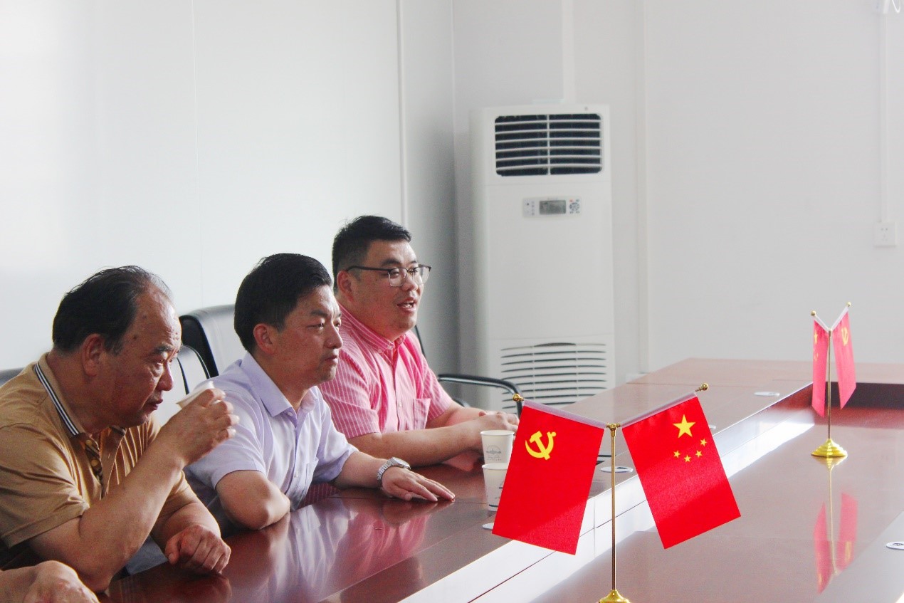 咸寧市委常委、統(tǒng)戰(zhàn)部部長梁細(xì)林一行深入咸寧振寧技工學(xué)校考察調(diào)研(圖3)