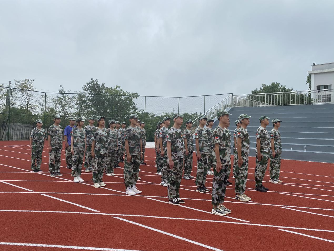 有一種青春叫軍訓，有一種愛叫陪伴！(圖2)