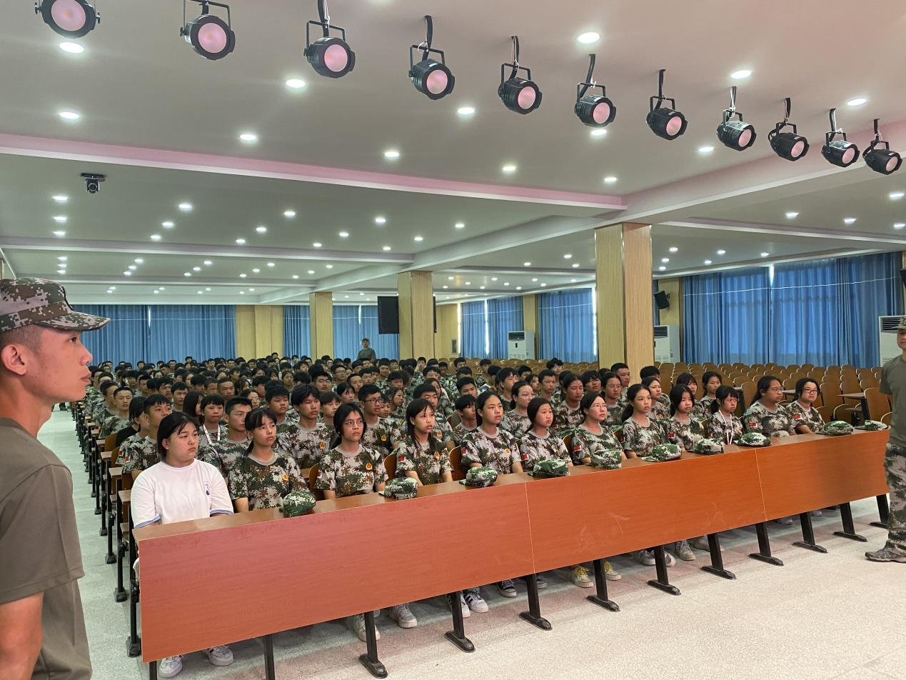 有一種青春叫軍訓，有一種愛叫陪伴！(圖1)