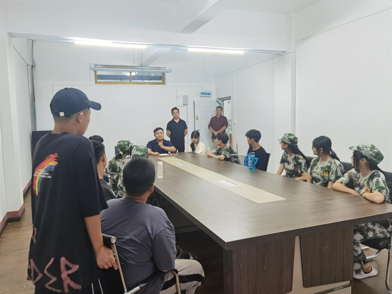 有一種青春叫軍訓，有一種愛叫陪伴！(圖3)