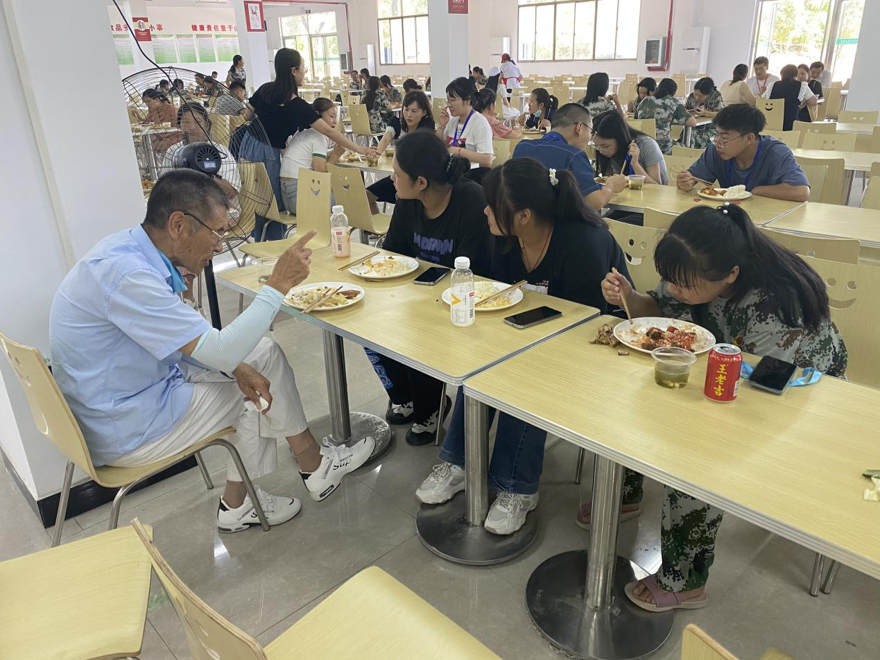 有一種青春叫軍訓，有一種愛叫陪伴！(圖7)