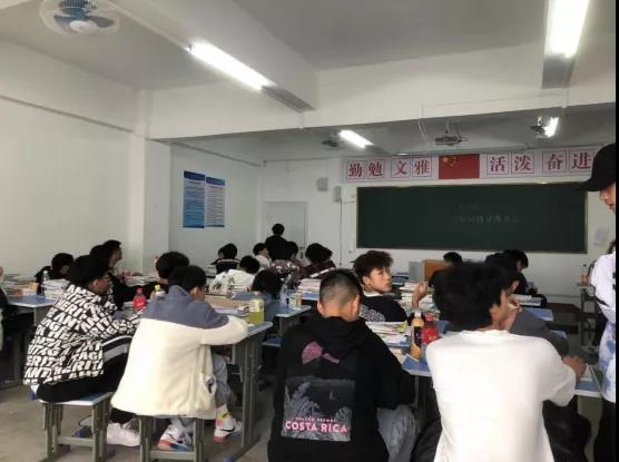 深入檢查促提升丨我校政教處開展校園教學、衛生大檢查(圖2)