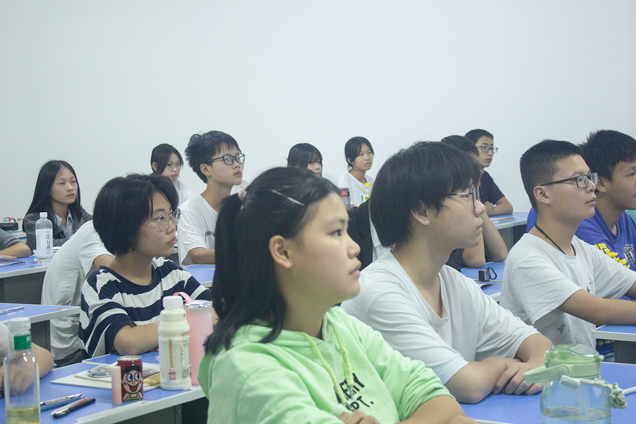 奮斗成就夢想！振寧師生觀看央視《2022開學第一課》(圖11)