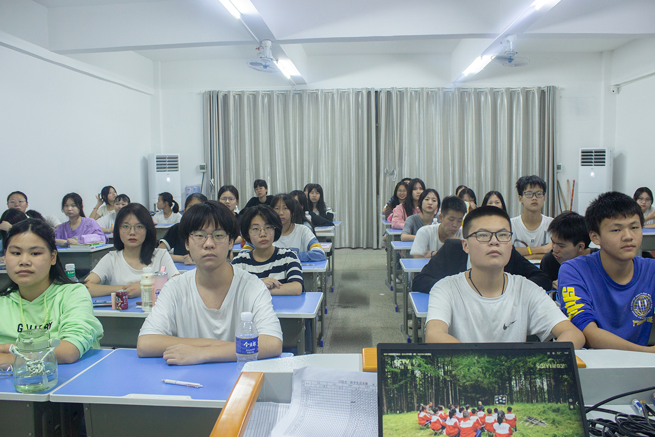 奮斗成就夢想！振寧師生觀看央視《2022開學第一課》(圖12)