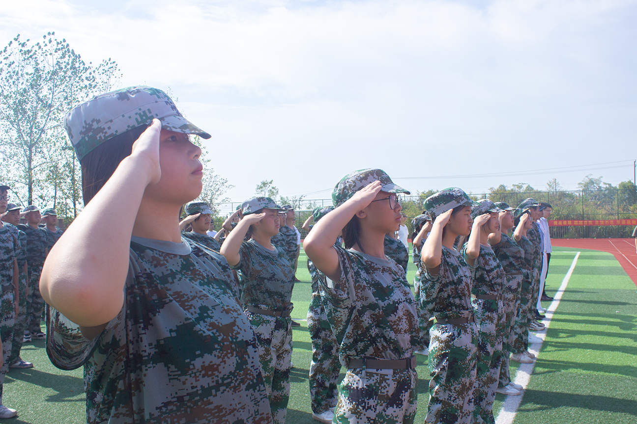 結訓千帆競 振寧秋點兵 | 振寧技工學校舉行軍訓閉幕式(圖7)