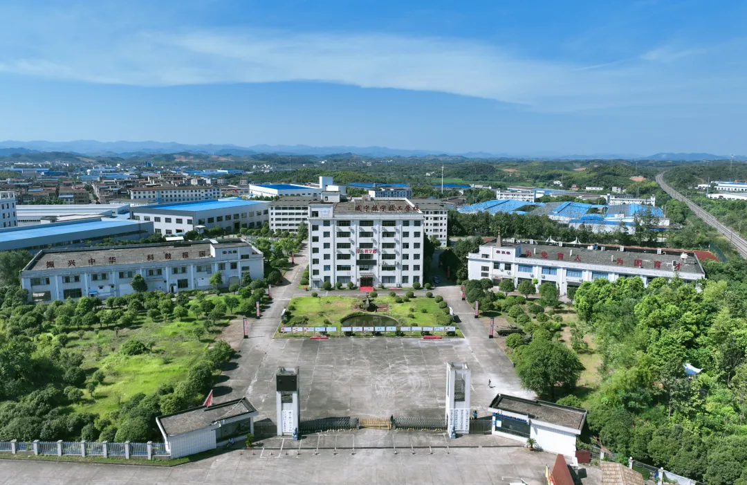 深化校地共建——市婦聯領導赴咸寧振寧技工學院開展工作交流(圖2)