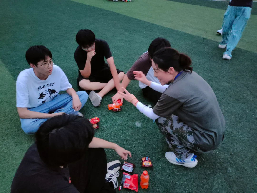 秋風送爽，丹桂飄香——咸寧振寧技工學校全體師生歡聚一堂，參加慶祝教師節暨迎中秋感恩的心主題活動。(圖3)