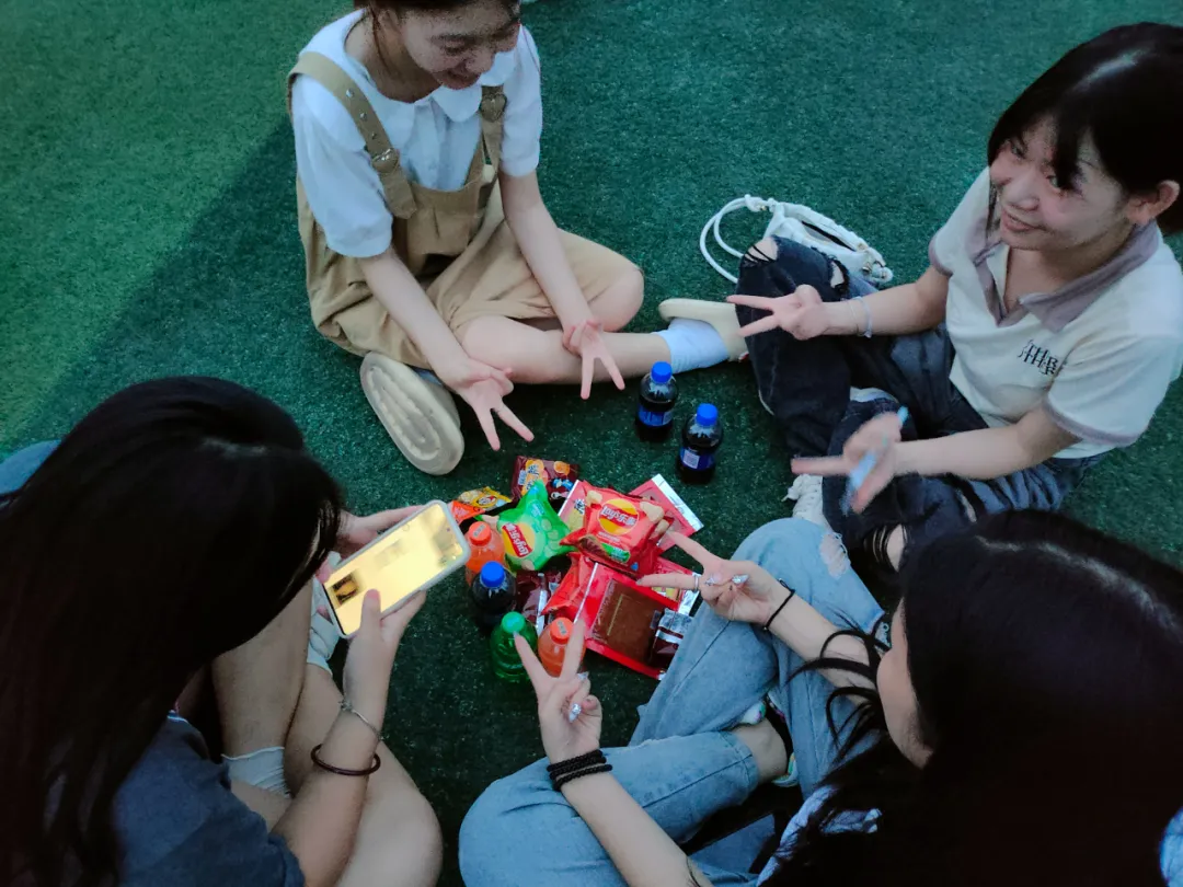 秋風送爽，丹桂飄香——咸寧振寧技工學校全體師生歡聚一堂，參加慶祝教師節暨迎中秋感恩的心主題活動。(圖8)
