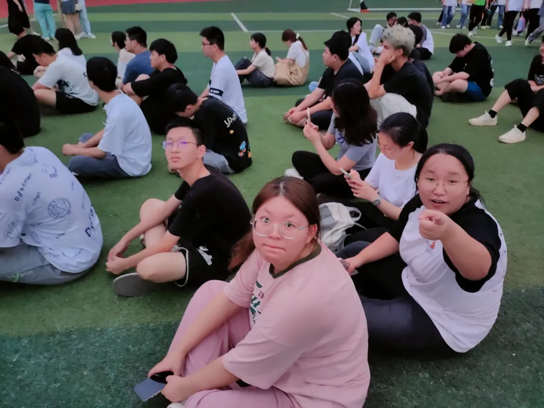 秋風送爽，丹桂飄香——咸寧振寧技工學校全體師生歡聚一堂，參加慶祝教師節暨迎中秋感恩的心主題活動。(圖9)