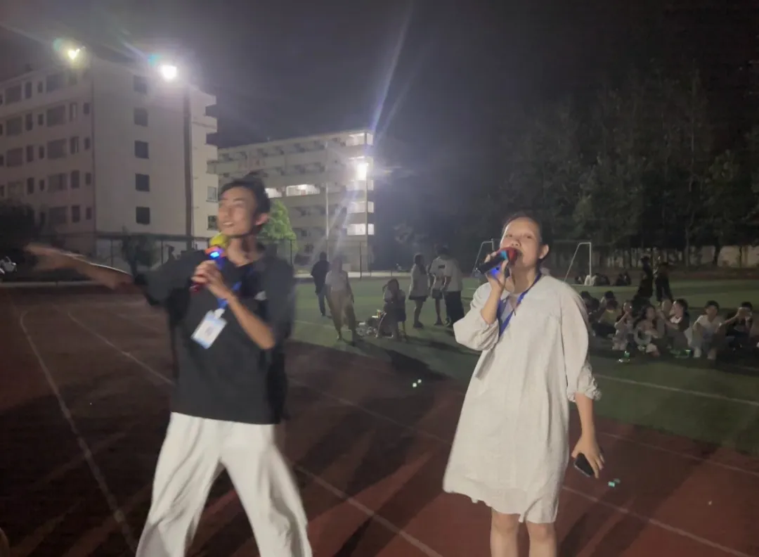 秋風送爽，丹桂飄香——咸寧振寧技工學校全體師生歡聚一堂，參加慶祝教師節暨迎中秋感恩的心主題活動。(圖12)
