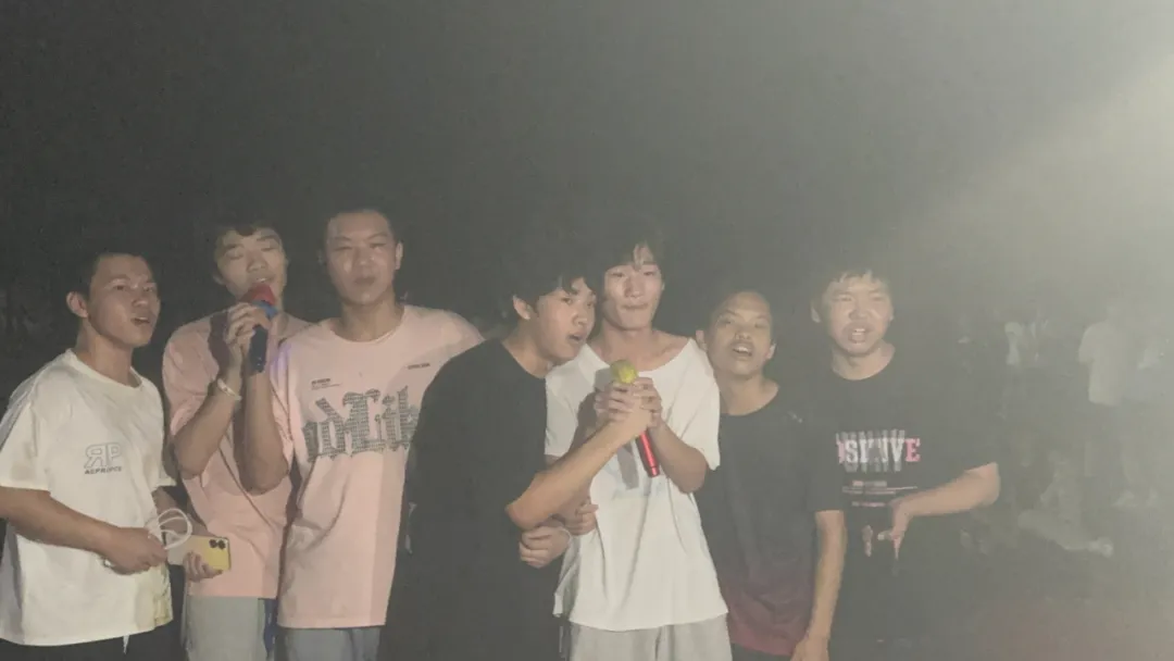 秋風送爽，丹桂飄香——咸寧振寧技工學校全體師生歡聚一堂，參加慶祝教師節暨迎中秋感恩的心主題活動。(圖15)