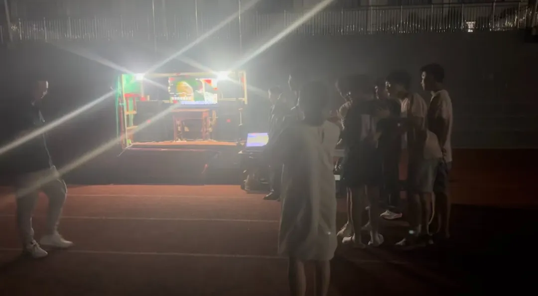 秋風送爽，丹桂飄香——咸寧振寧技工學校全體師生歡聚一堂，參加慶祝教師節暨迎中秋感恩的心主題活動。(圖19)