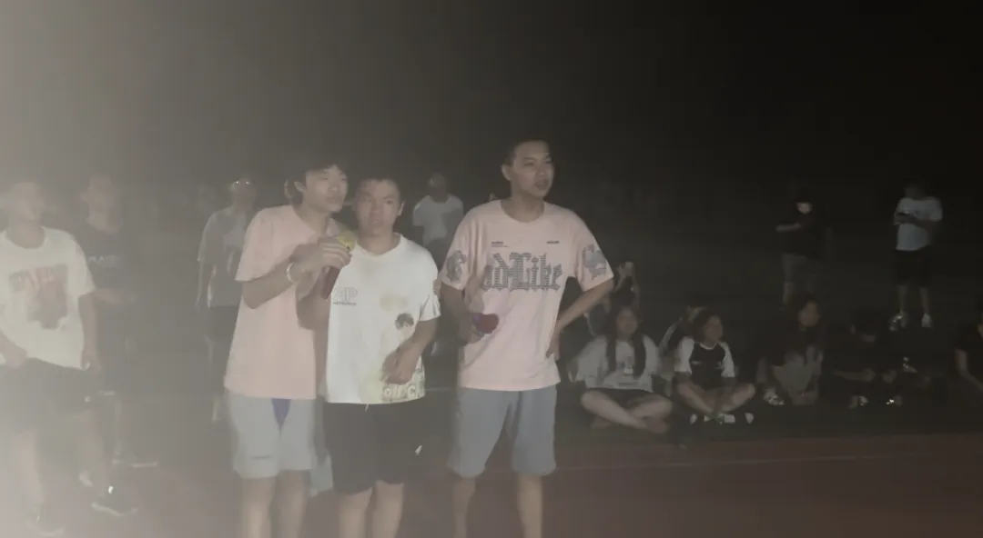 秋風送爽，丹桂飄香——咸寧振寧技工學校全體師生歡聚一堂，參加慶祝教師節暨迎中秋感恩的心主題活動。(圖20)