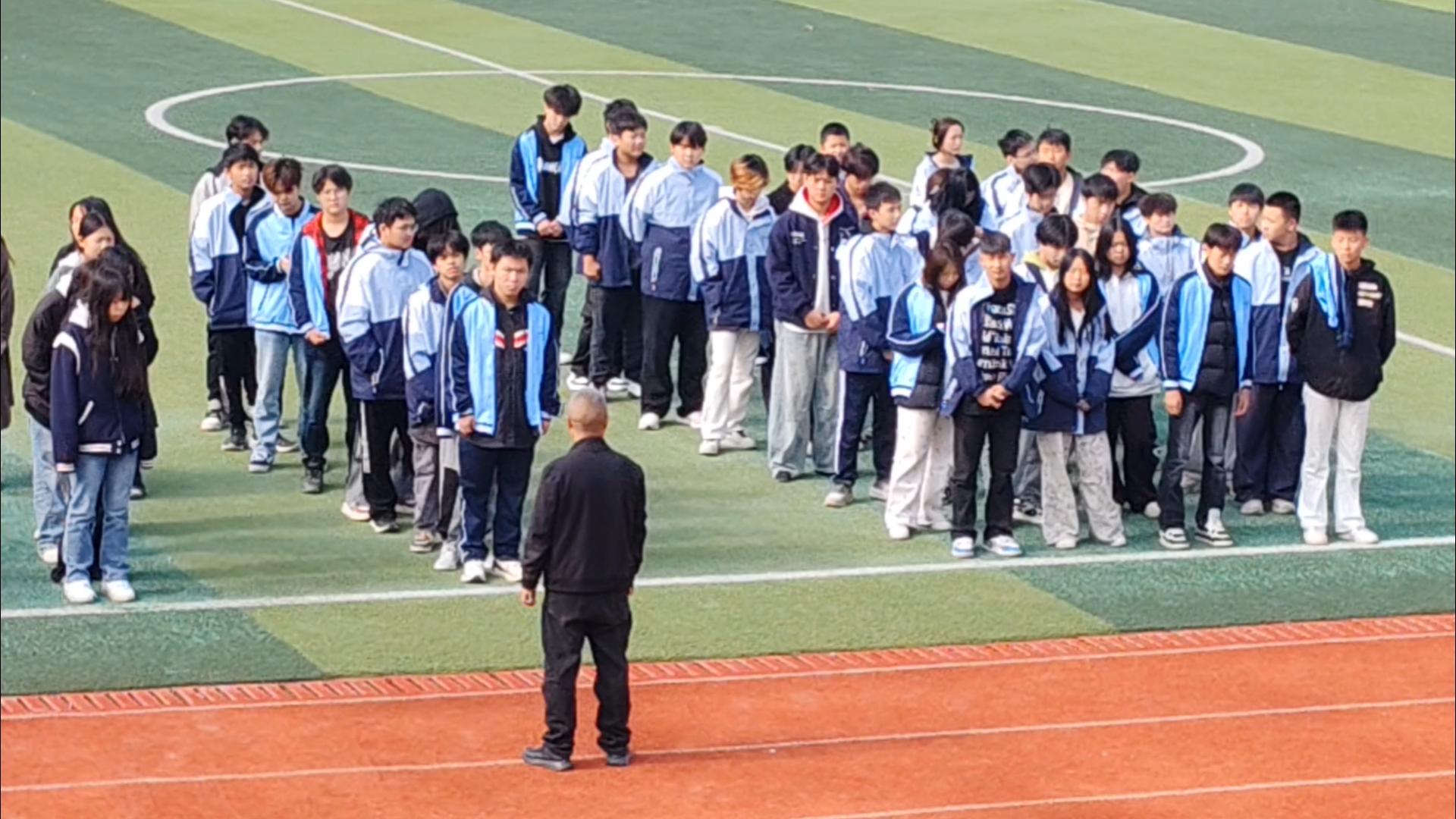 以練為戰(zhàn)，筑牢校園安全防線(xiàn)！咸寧振寧技工學(xué)校2025年消防應(yīng)急演練紀(jì)實(shí)(圖5)