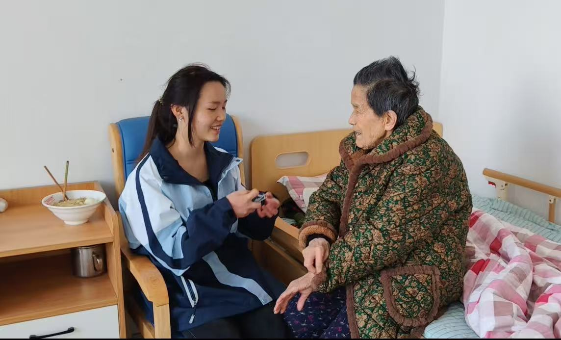 青春暖夕陽 誓言映初心——咸寧振寧技工學校25級新團員敬老踐諾顯擔當(圖14) 青春暖夕陽 誓言映初心——咸寧振寧技工學校25級新團員敬老踐諾顯擔當(圖14)