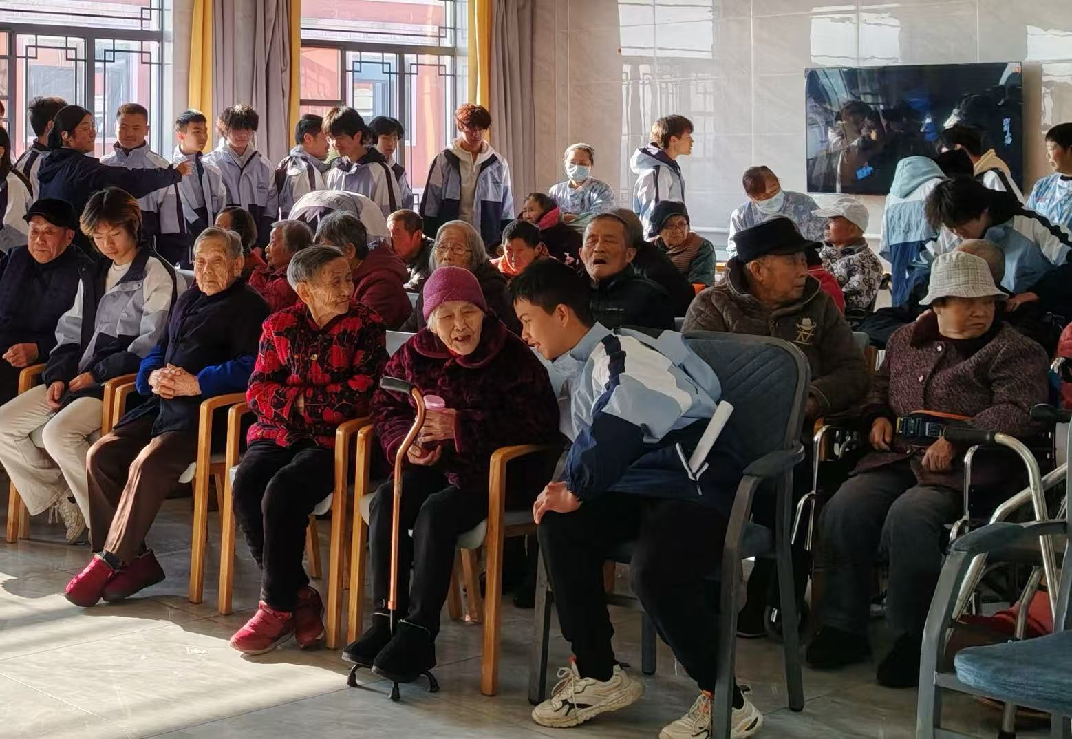 青春暖夕陽 誓言映初心——咸寧振寧技工學校25級新團員敬老踐諾顯擔當(圖16) 青春暖夕陽 誓言映初心——咸寧振寧技工學校25級新團員敬老踐諾顯擔當(圖16)