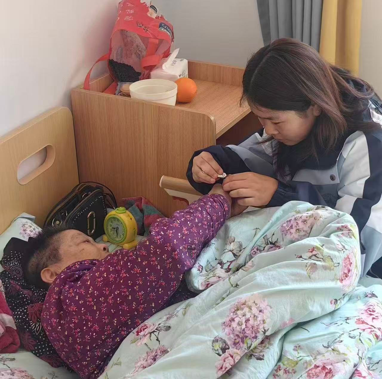 青春暖夕陽 誓言映初心——咸寧振寧技工學校25級新團員敬老踐諾顯擔當(圖12) 青春暖夕陽 誓言映初心——咸寧振寧技工學校25級新團員敬老踐諾顯擔當(圖12)